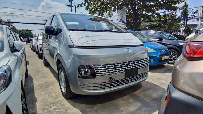 Xe gia đình hoàn toàn mới Hyundai Staria đầu tiên về Việt Nam