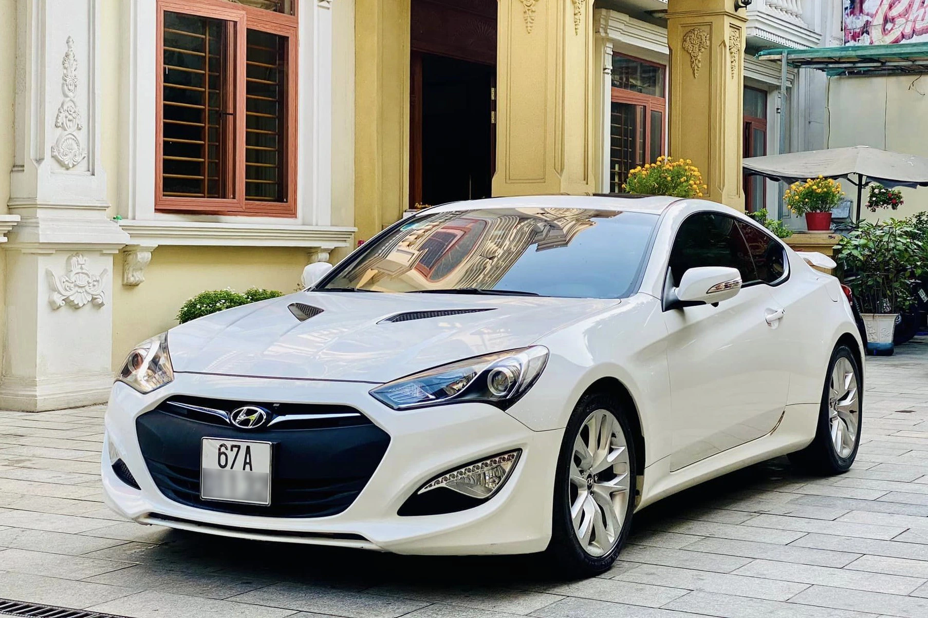 HYUNDAI GENESIS COUPLE giữ giá hơn xe Nhật sau 12 năm sử dụng